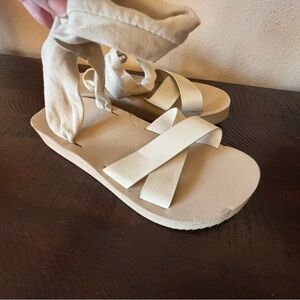 Sanuk Yoga Sling 2 Crisscross Sandals Cream Tan Size 8 Comfort Sandals